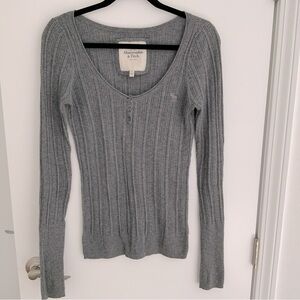 Abercrombie & Fitch Gray Knit Buttoned Top
